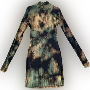 The moment dress by Cotton Citizen 🕶️